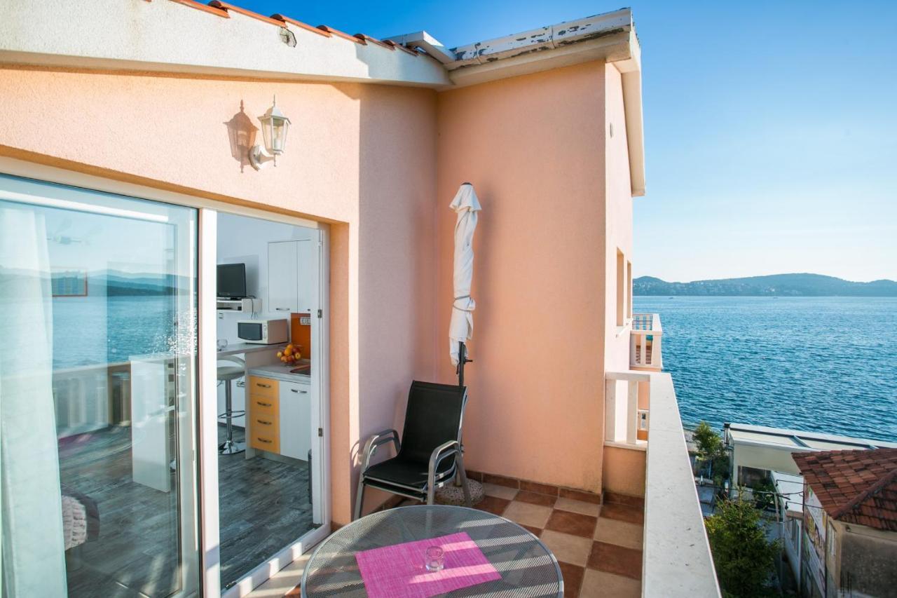 Kaja - Right Next To The Beach Trogir Exterior photo